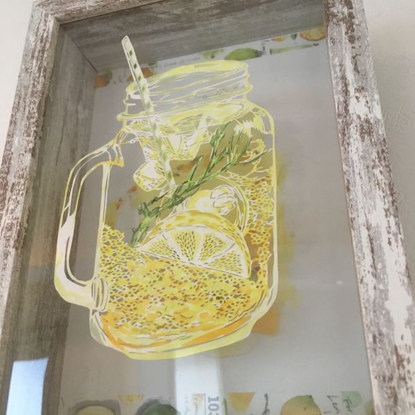 人気のドリンクを切り絵で再現！！